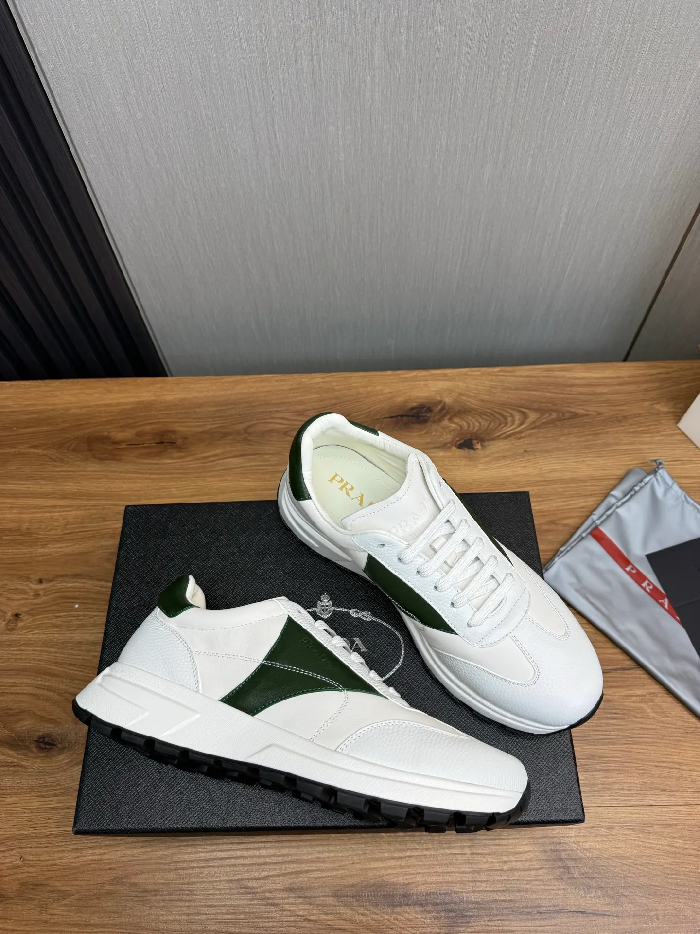 Men's shoes 💰800💰 [PRADA] Men's shoes are popular in the counter, official website is synchronized, 1 high-quality shipment ✔️Original cowhide + cowhide lining, 1🆚1 replica, original sole, 38-45 (38.45 custom-made, non-returnable)